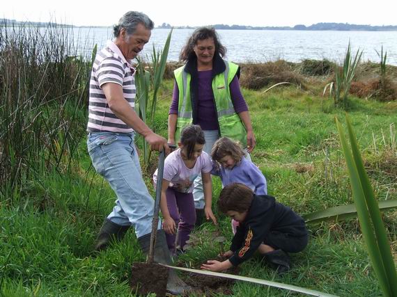 People planting natives around Lake Omapere.
