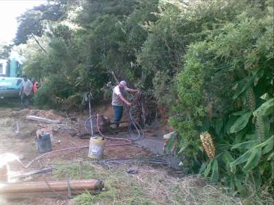 A drill crew installing horizontal drainage. 