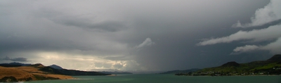 Isolated rain storm over the Hokianga Harbour (©: Bee Scene Photography). 