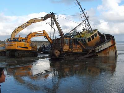 Removal of shipwreck from 90 Mile beach.