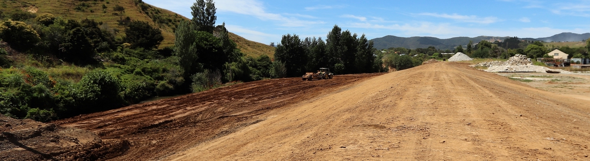 Stopbank under construction.