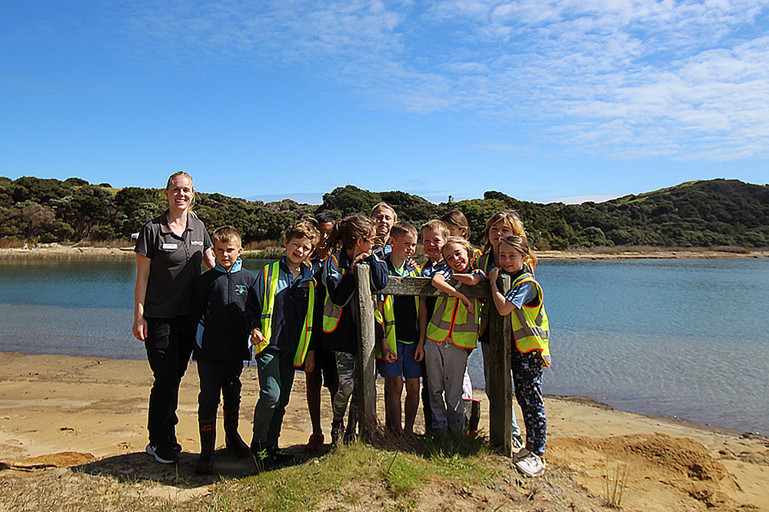 Brooke Hartigan Biodiversity Advisor with Tangiteroria students - Lake Taharoa treasure hunt