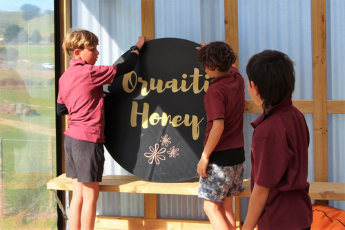 School children with Oruaiti honey sign.