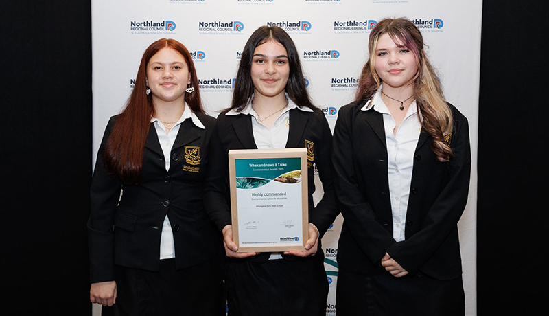 Three female students with a certificate in front of Northland Regional Council logo backdrop. (Photo: Dawn Dutton Photography).