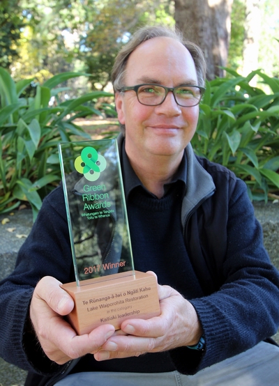 Lakes Catchment Advisor Will Trusewich with the Green Ribbon Award.