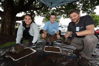 Students and Land Management Advisor looking a different soils.