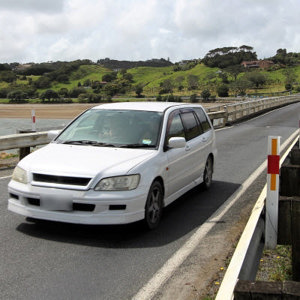 People In Car Taipa Bridge (400)