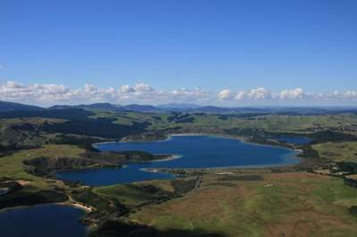 Kai Iwi dune lakes from the north-west (Copyright: Mike Farrow). 
