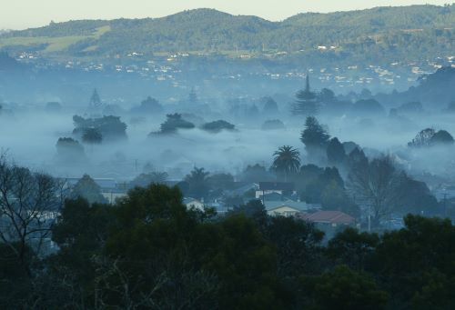 Smog fog over Whangarei city (Photo: Northern Advocate).